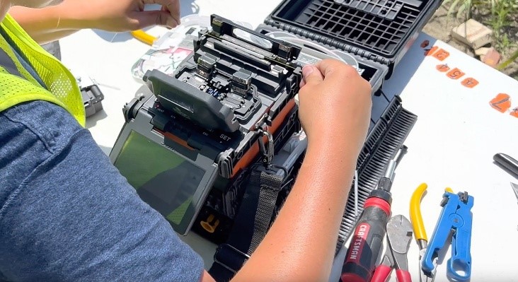 Fiber Optic Splicing: The Heartbeat of Our Connected World